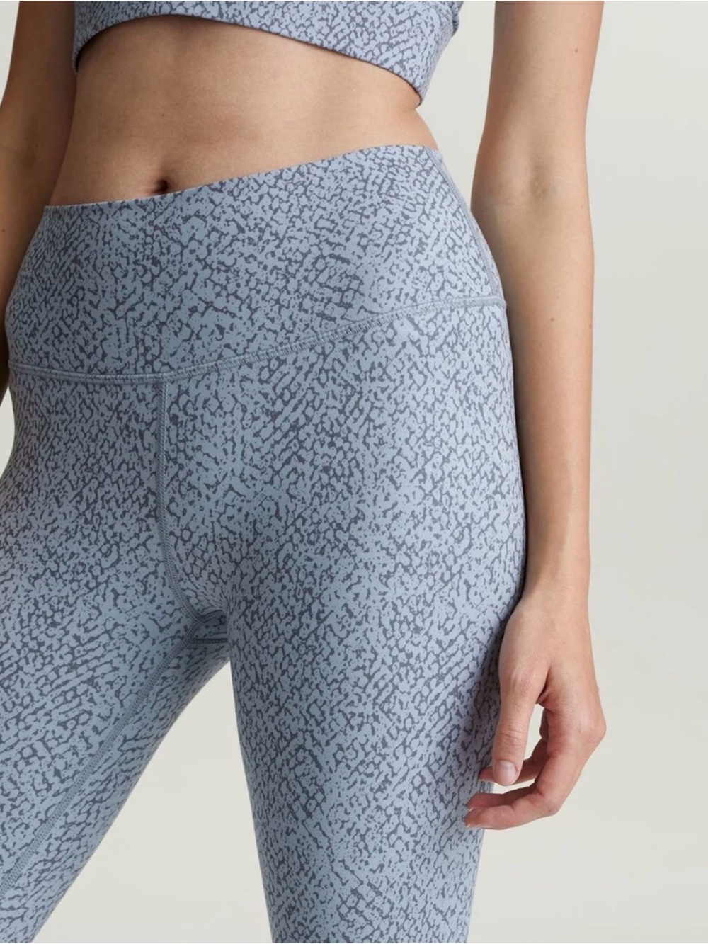 Varley Century Legging 2.0 in Tyre Snake size Medium $105